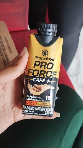 Piracanjuba Whey sabor café que super combina com um lanche da tarde