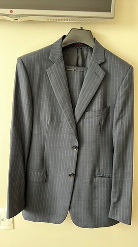 Quais marcas vocês confiam pra comprar blazer ou jaqueta que dure anos