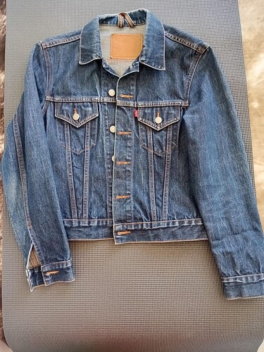 Quais marcas vocês confiam pra comprar blazer ou jaqueta que dure anos