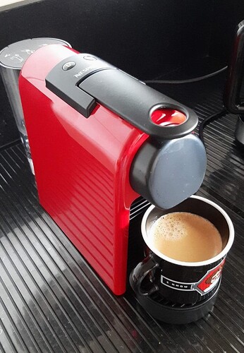 Cafeteira Essenza Mini Nespresso