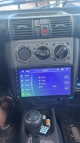 Vale a pena instalar multimídia paralela no carro