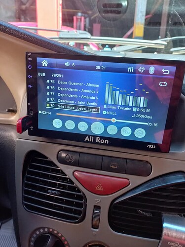 Vale a pena instalar multimídia paralela no carro