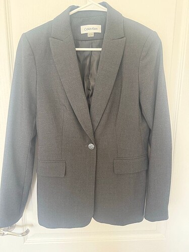 Quais marcas vocês confiam pra comprar blazer ou jaqueta que dure anos