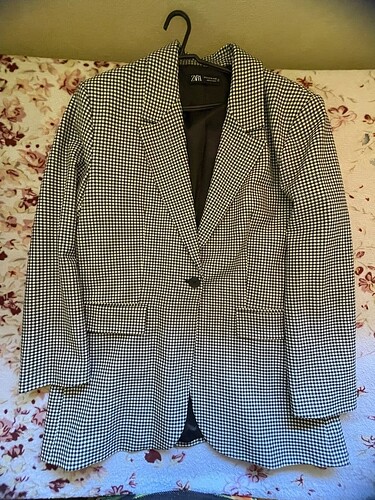 Quais marcas vocês confiam pra comprar blazer ou jaqueta que dure anos