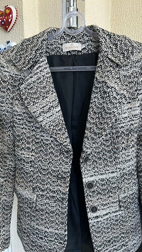 Quais marcas vocês confiam para comprar blazer ou jaqueta que dure anos