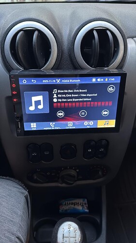 Vale a pena instalar multimídia paralela no carro